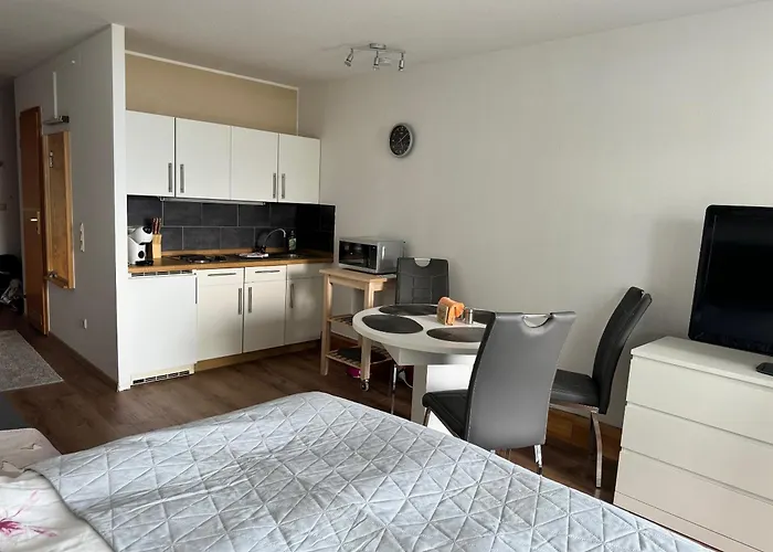 Ferienwohnung Emilia - Einzigartige Lage, Pools, Sauna