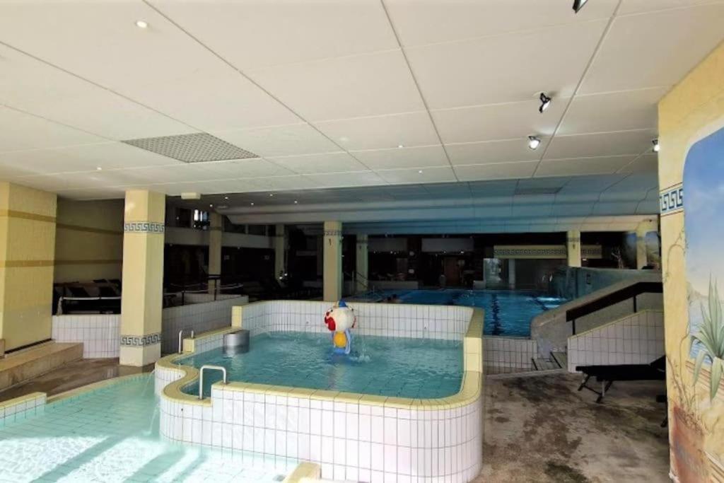 Emilia - Einzigartige Lage, Pools, Sauna Apartment